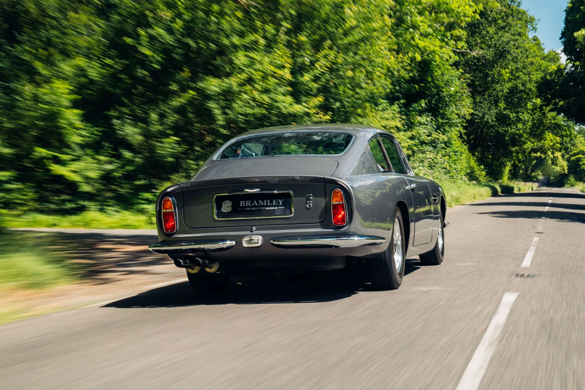 1970 Aston Martin DB6 Mk1, 3/26