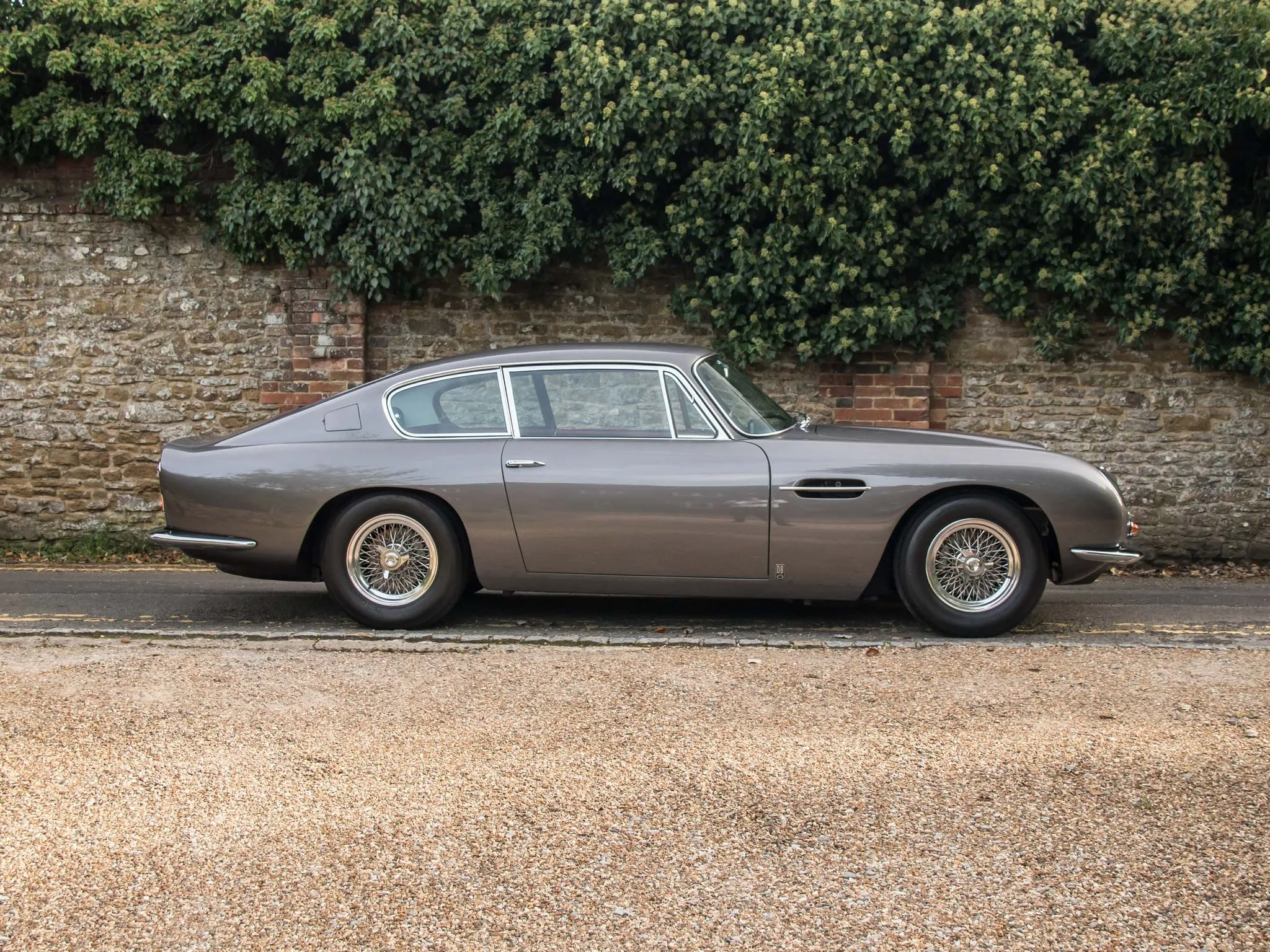 1970 Aston Martin DB6 Mk1, 4/26