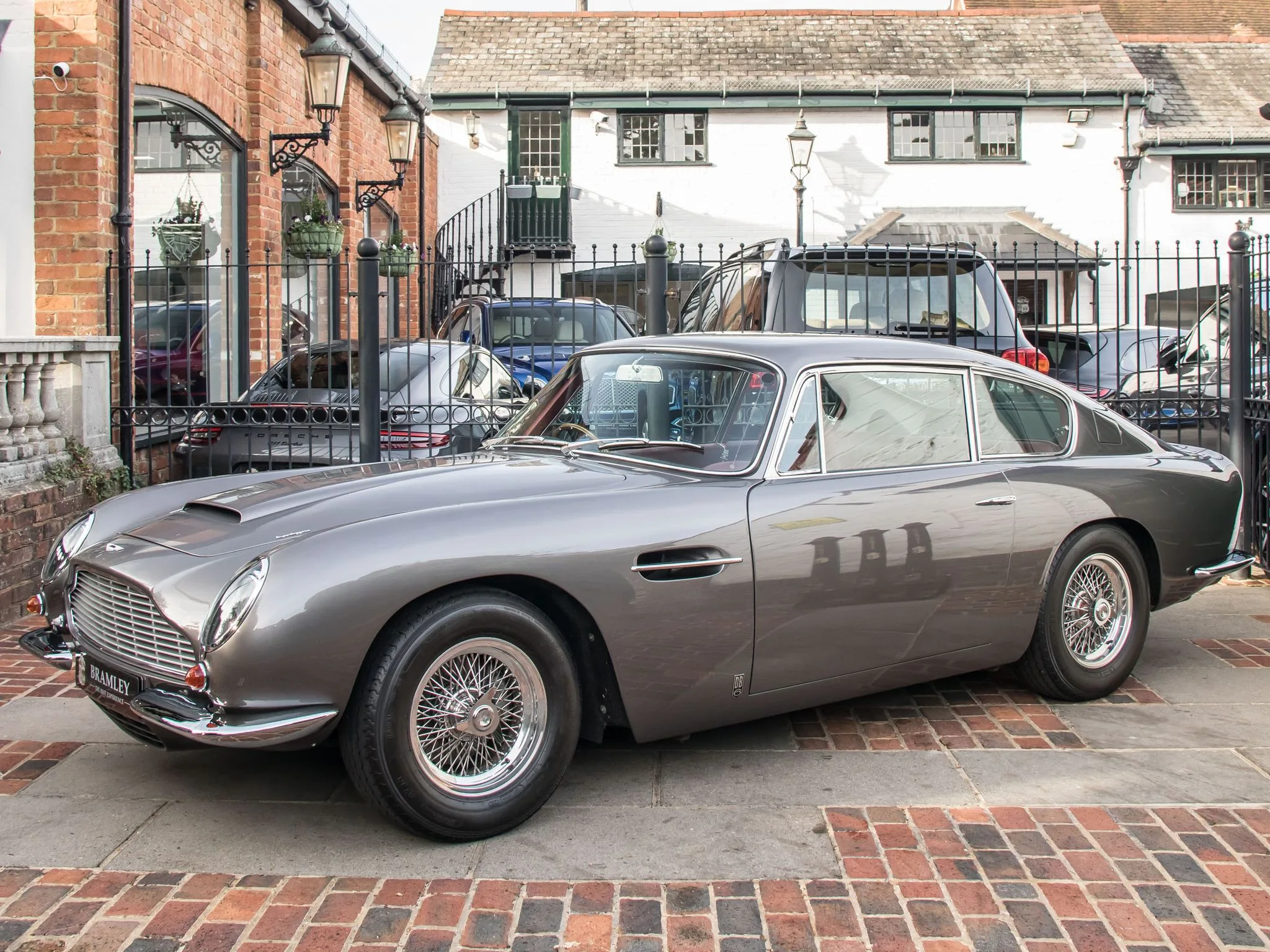 1970 Aston Martin DB6 Mk1, 6/26