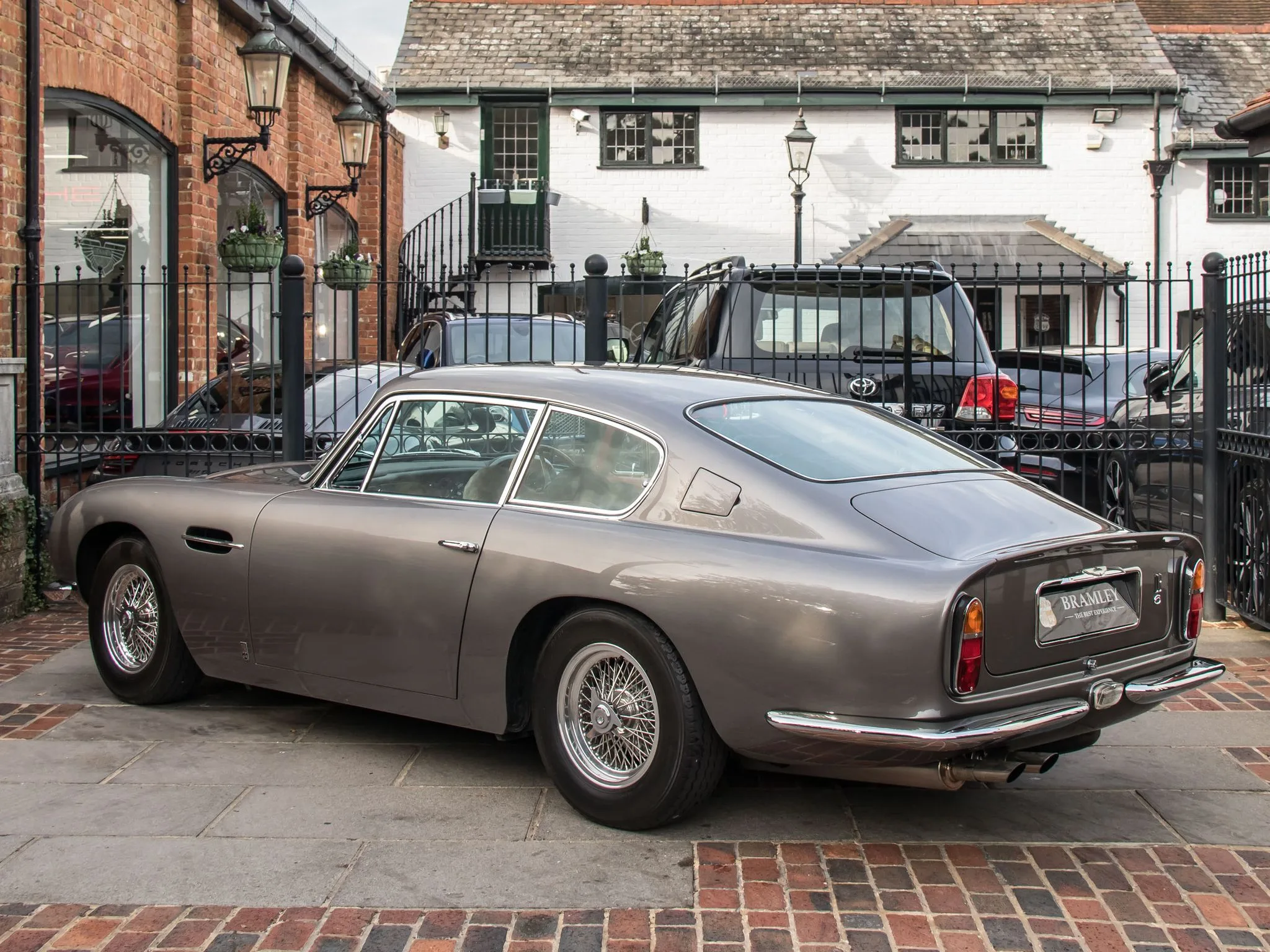1970 Aston Martin DB6 Mk1, 7/26