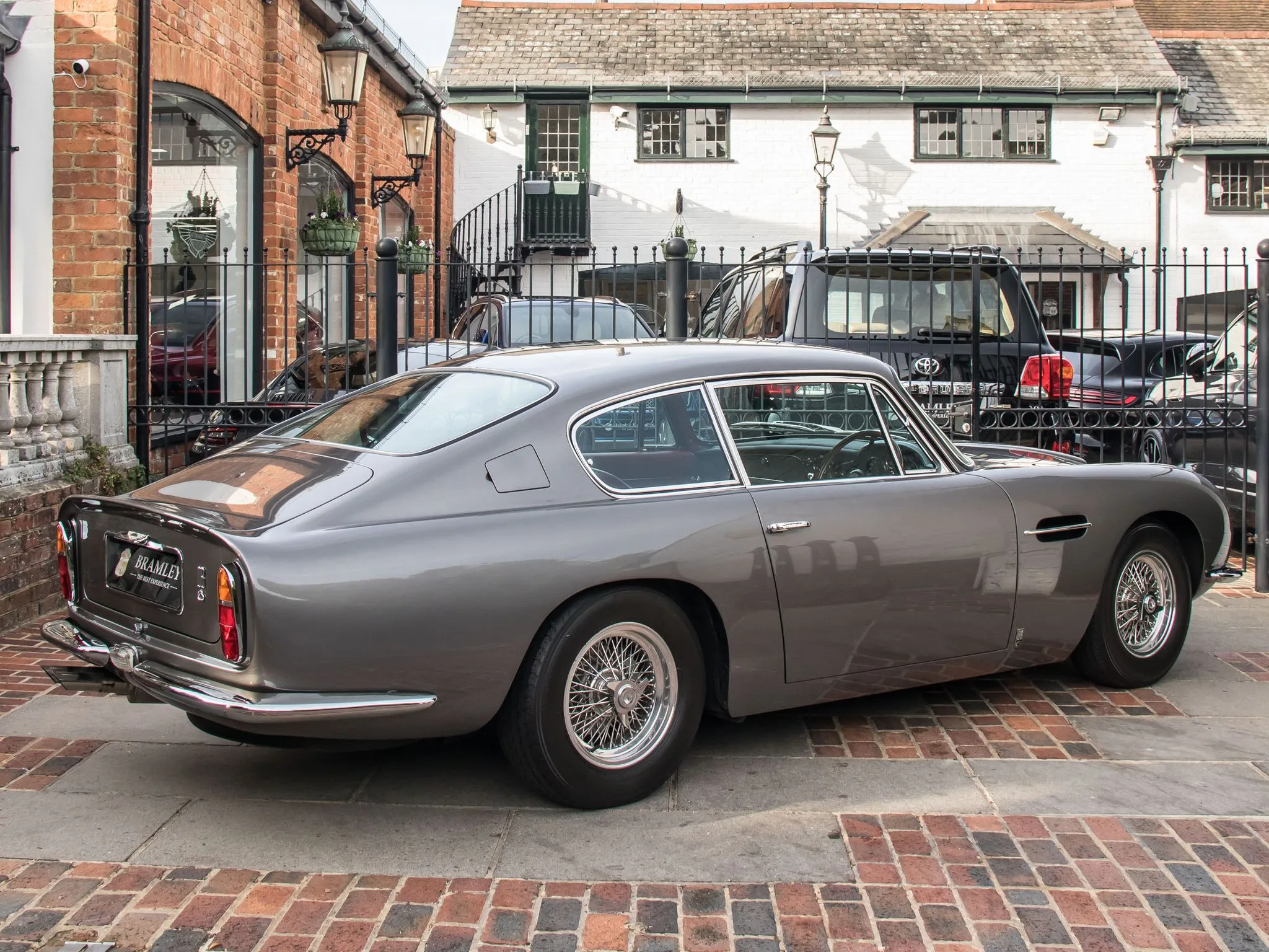 1970 Aston Martin DB6 Mk1, 9/26