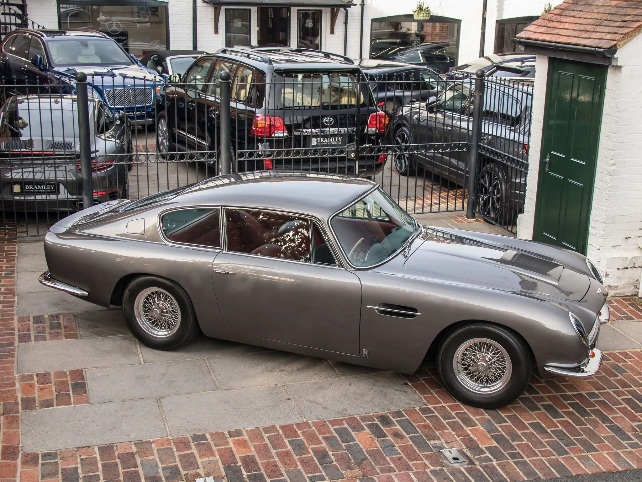 1970 Aston Martin DB6 Mk1, 10/26