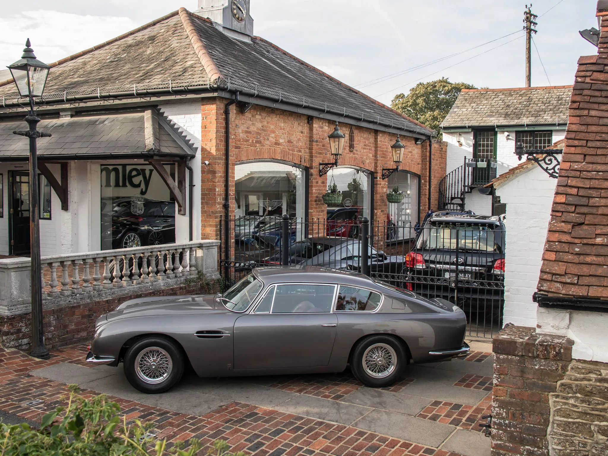1970 Aston Martin DB6 Mk1, 11/26