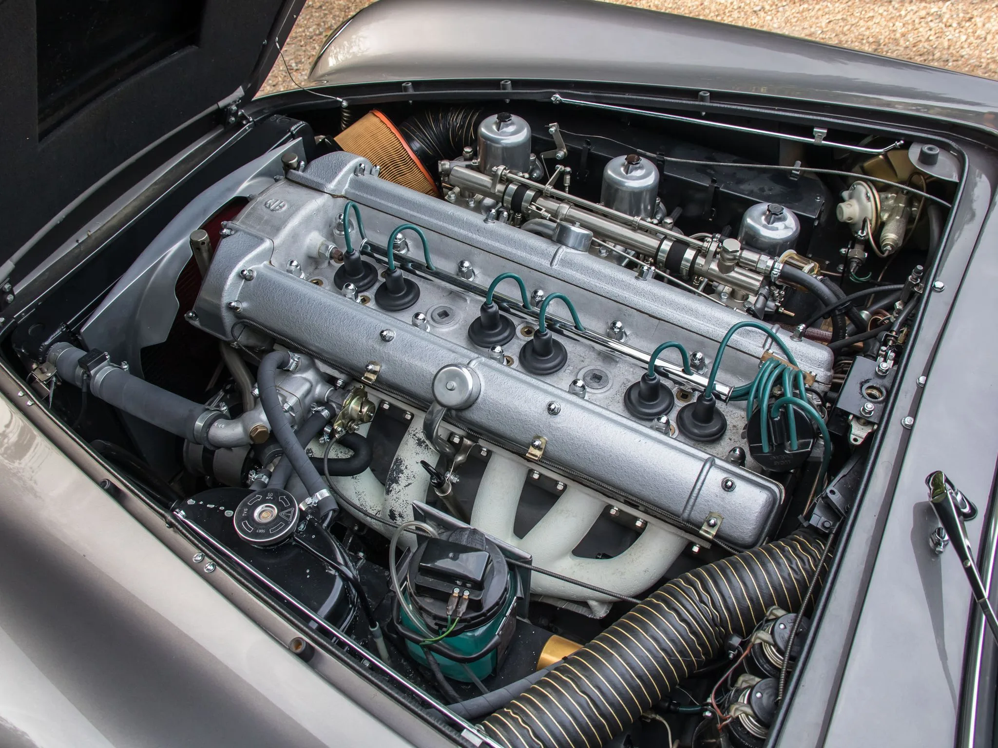 1970 Aston Martin DB6 Mk1, 16/26