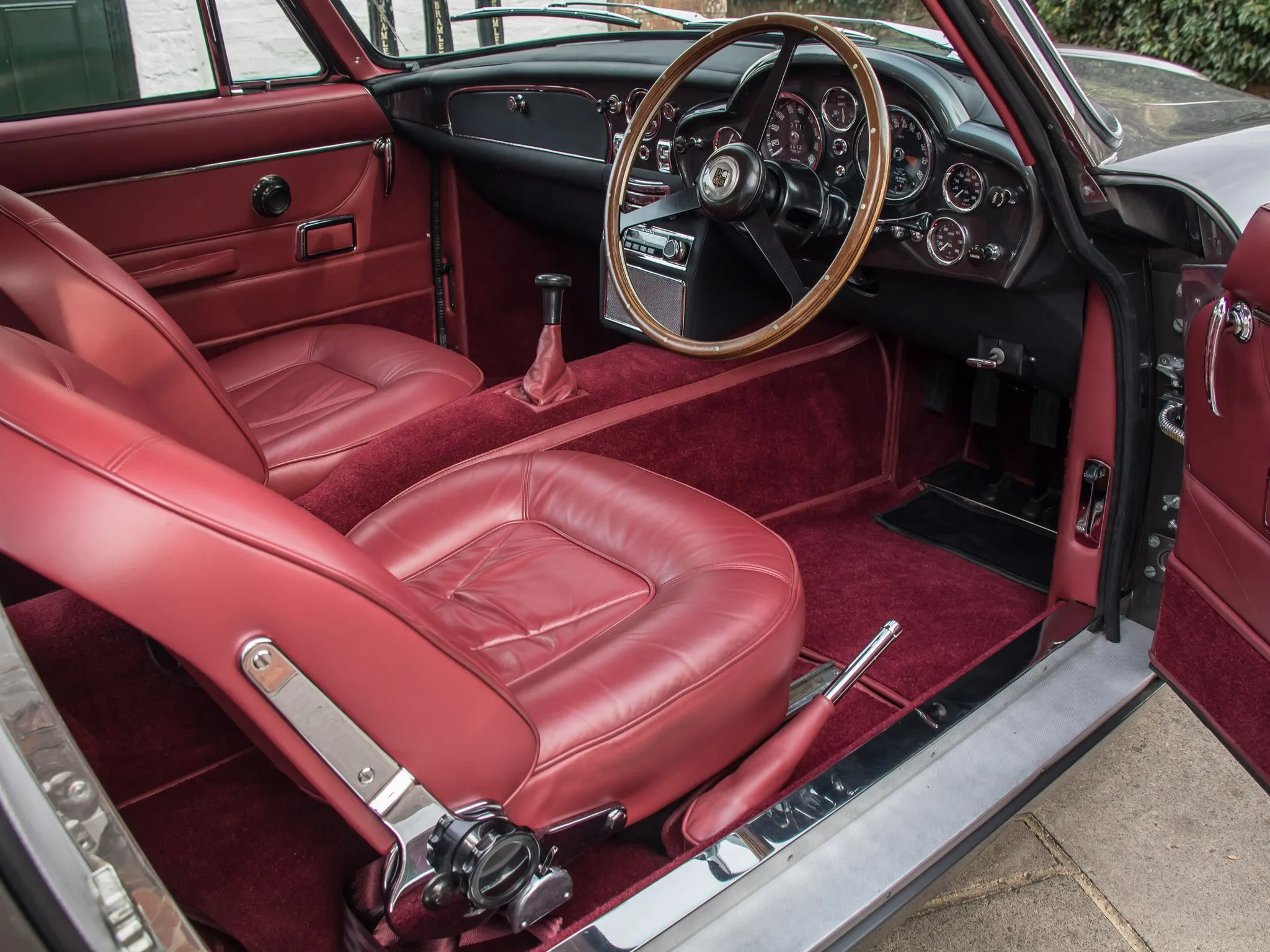 1970 Aston Martin DB6 Mk1, 18/26
