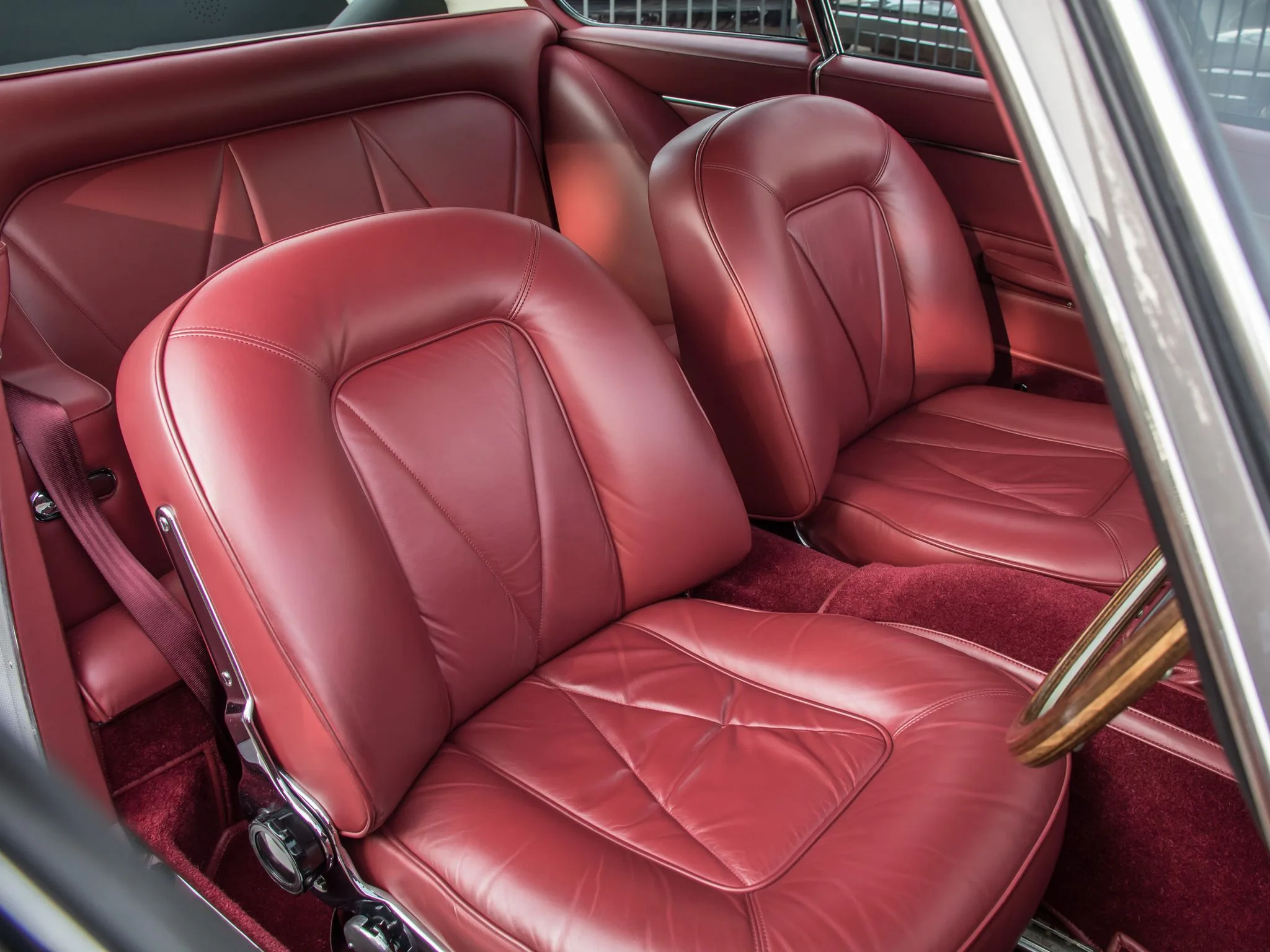1970 Aston Martin DB6 Mk1, 19/26