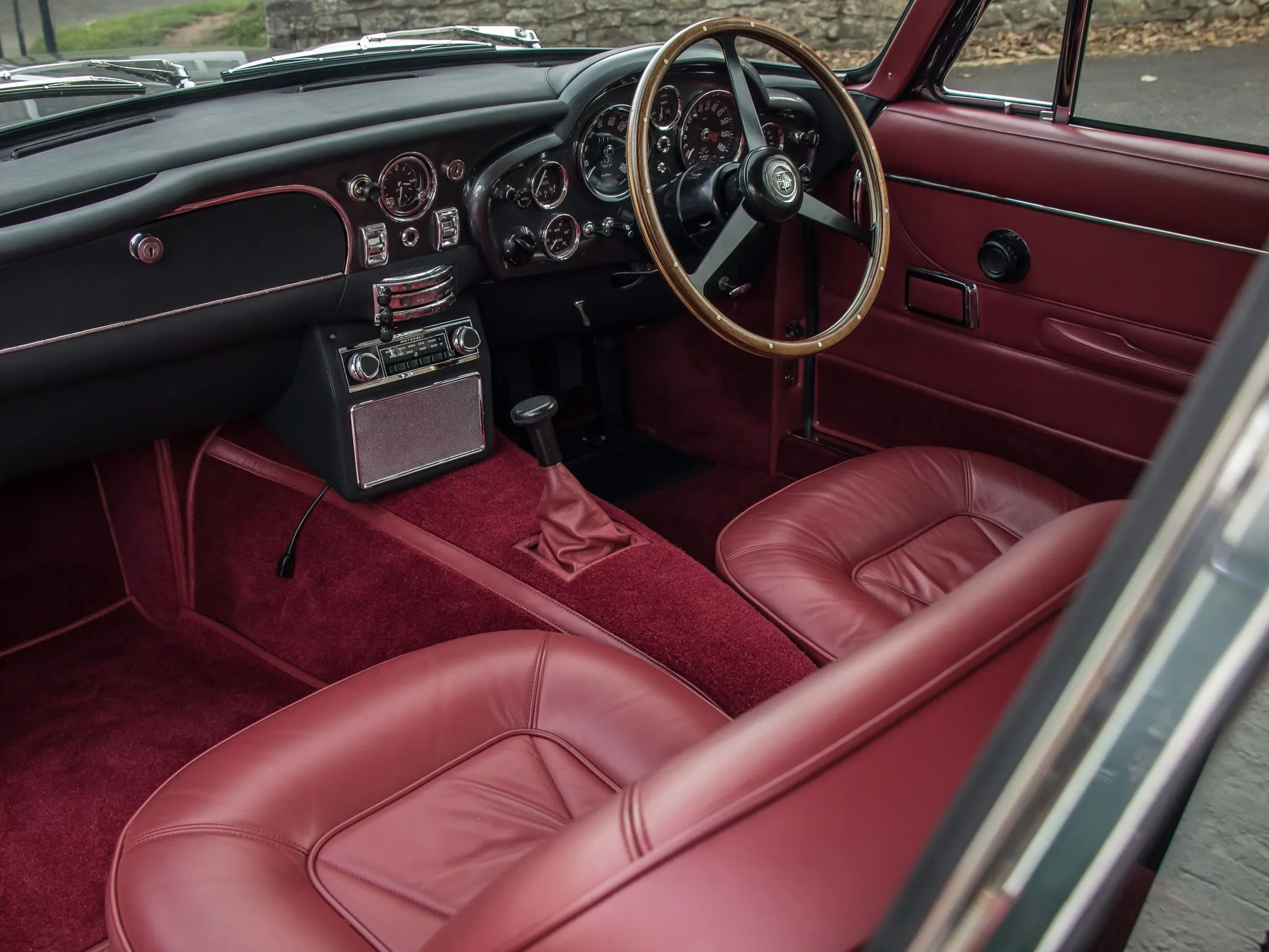 1970 Aston Martin DB6 Mk1, 23/26