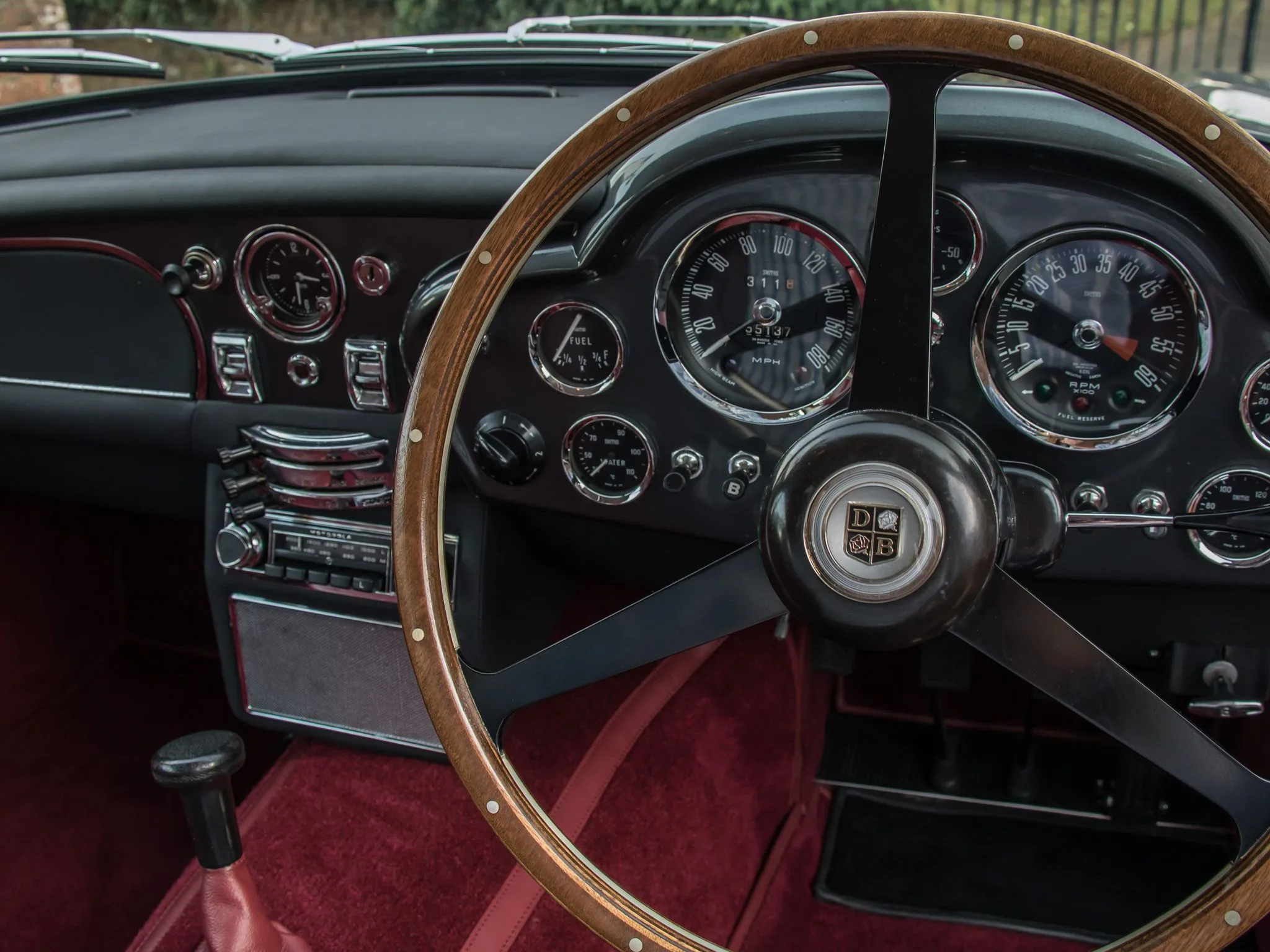 1970 Aston Martin DB6 Mk1, 24/26