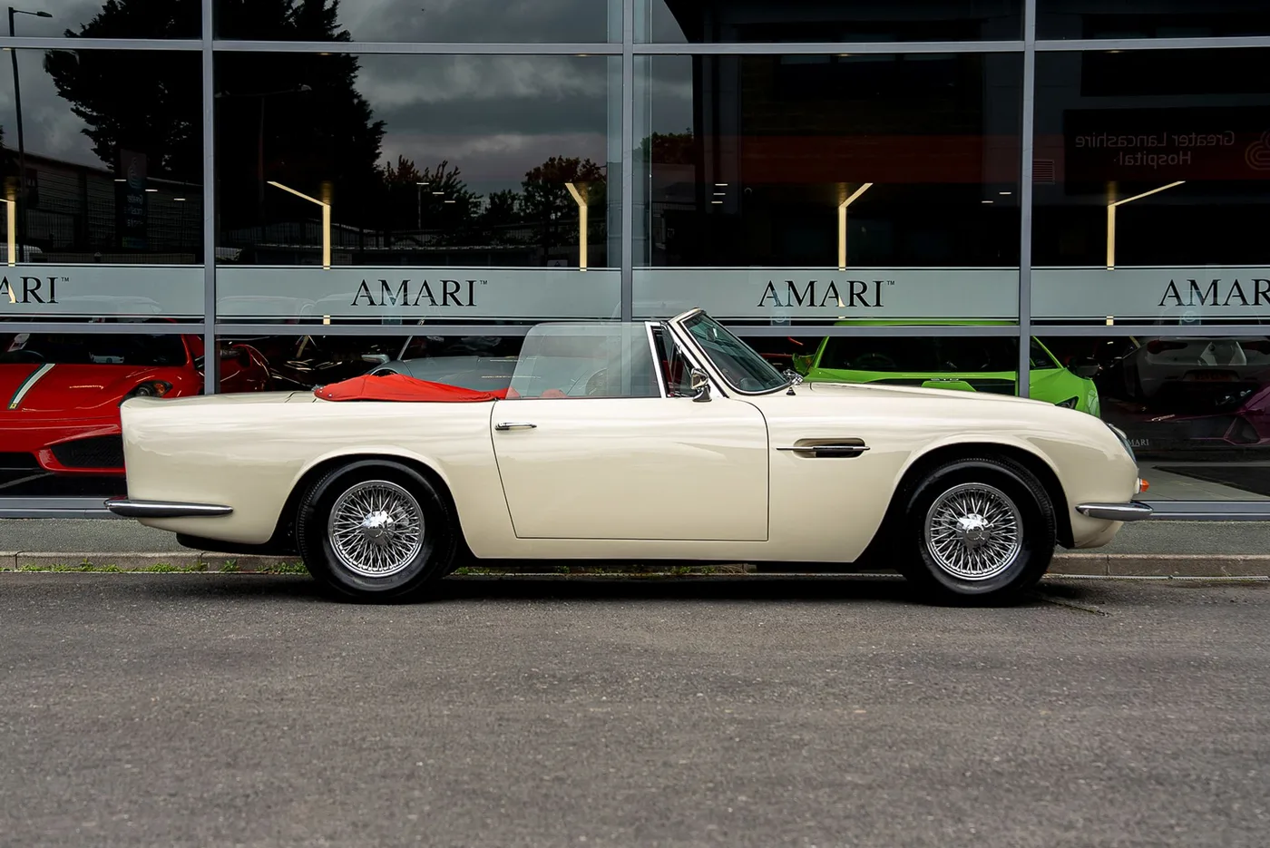 1970 Aston Martin DB6 Mk II, Volante, Vantage angeboten von einem Supersportwagenhändler in Preston, Vereinigtes Königreich, Foto 2 von 25
