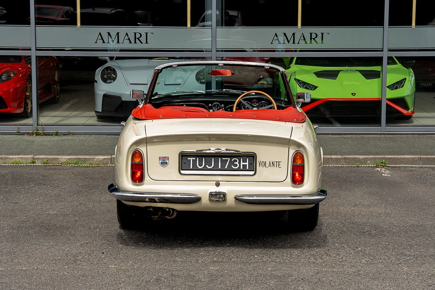 1970 Aston Martin DB6 Mk II, Volante, Vantage angeboten von einem Supersportwagenhändler in Preston, Vereinigtes Königreich, Foto 9 von 25