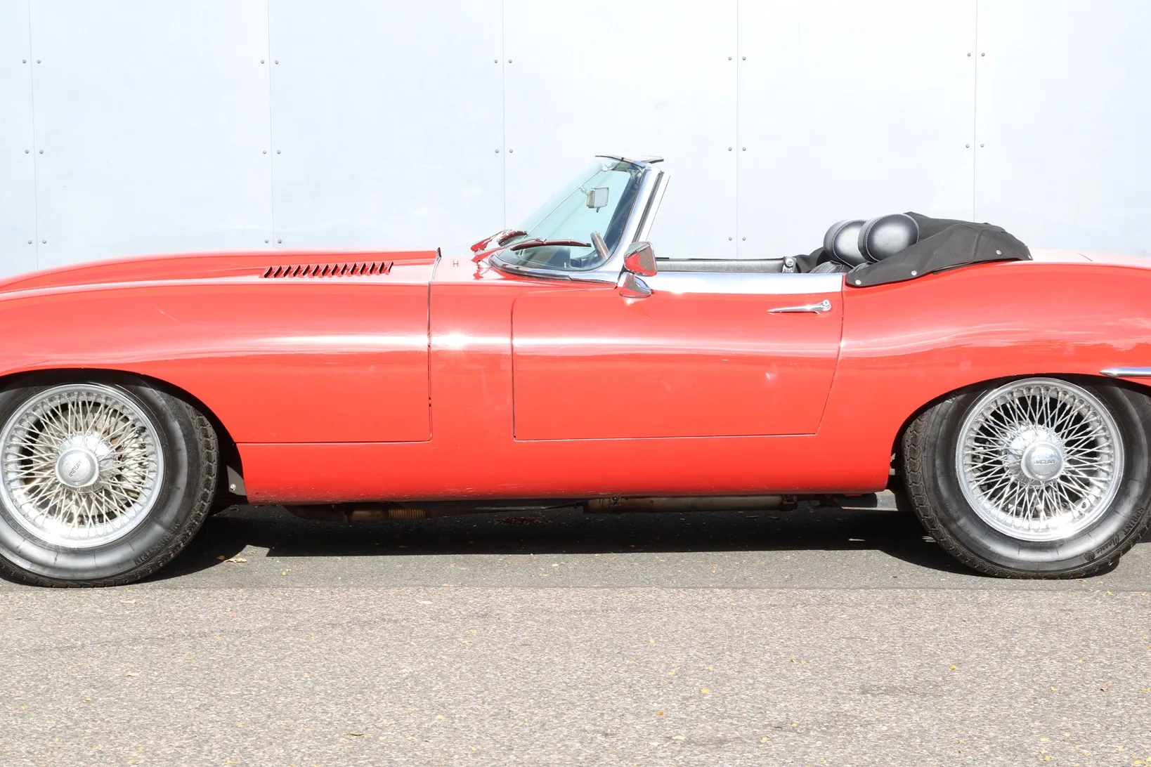 1970 Jaguar E-Type Series 2 4.2 Roadster, 15/30