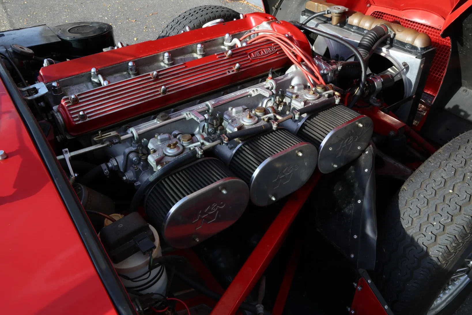 1970 Jaguar E-Type Series 2 4.2 Roadster, 28/30