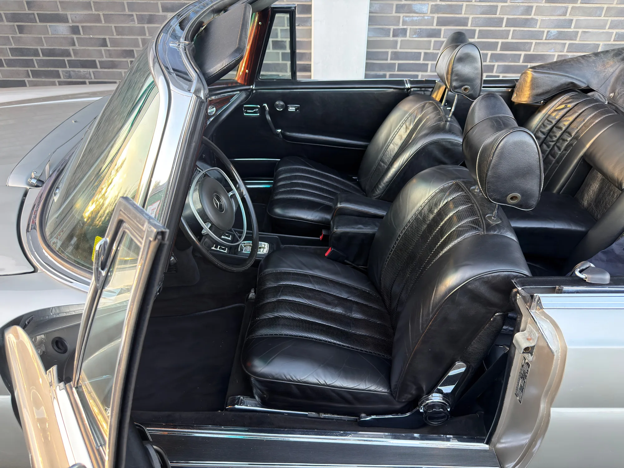 1970 Mercedes-Benz 280 SE 3.5 Cabriolet, 20/30
