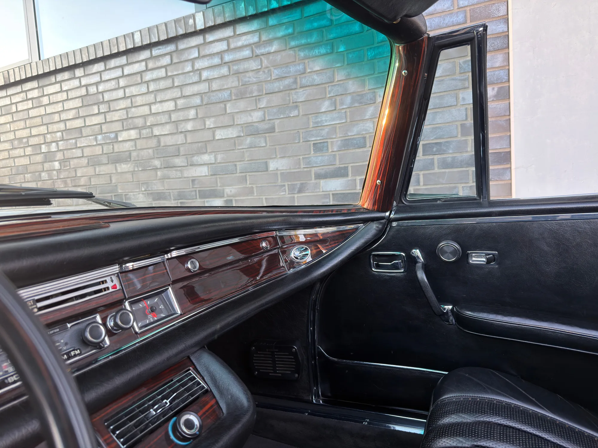 1970 Mercedes-Benz 280 SE 3.5 Cabriolet, 22/30