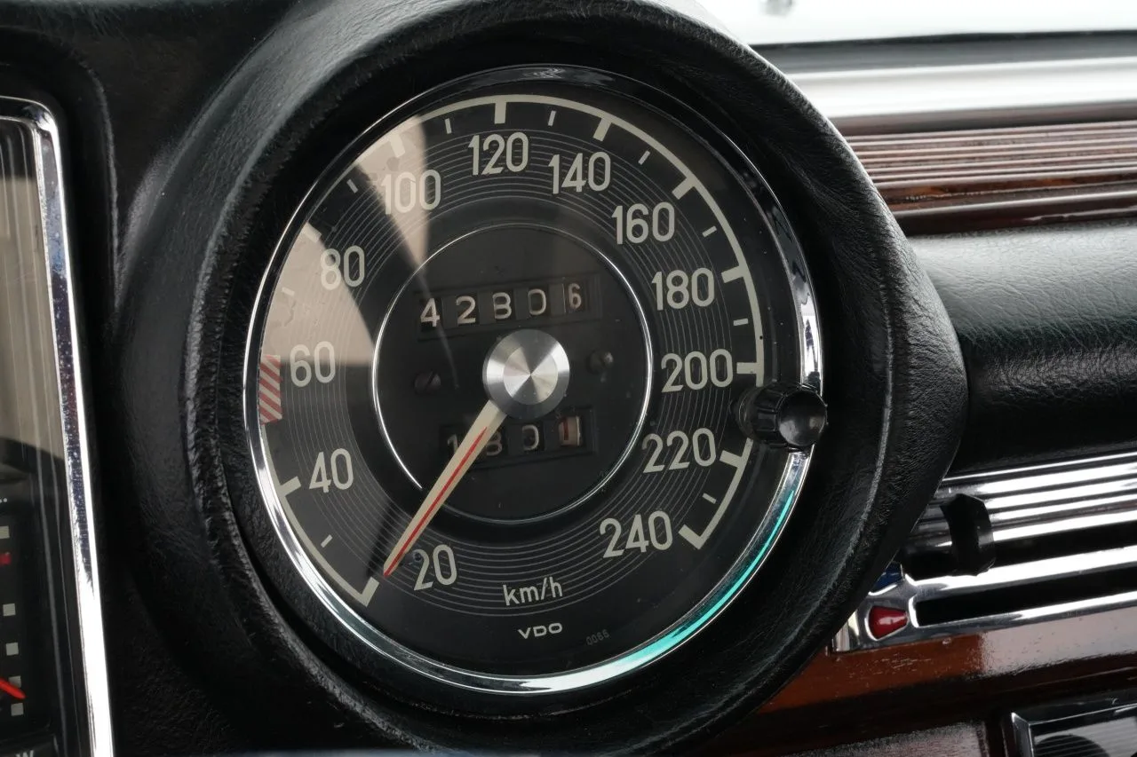 1970 Mercedes-Benz 280 SE 3.5 Cabriolet, 24/30