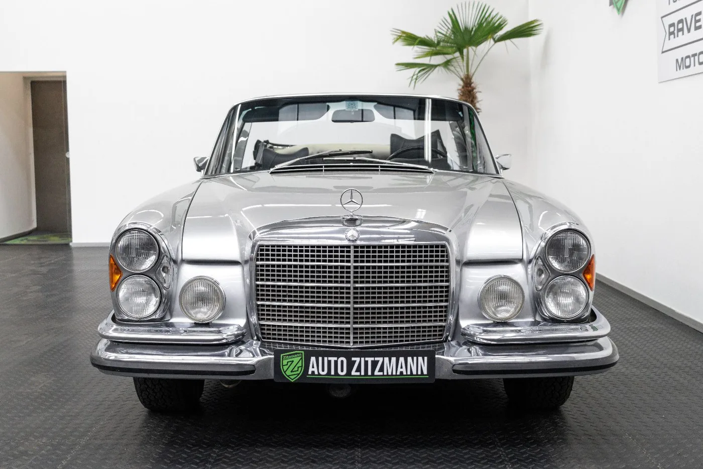 1970 Mercedes-Benz 280 SE Cabriolet angeboten von einem Fachhändler in Nuremberg, Deutschland, Foto 8 von 15