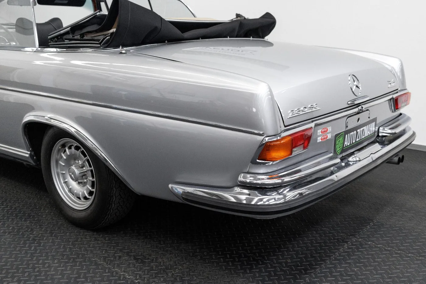 1970 Mercedes-Benz 280 SE Cabriolet angeboten von einem Fachhändler in Nuremberg, Deutschland, Foto 11 von 15