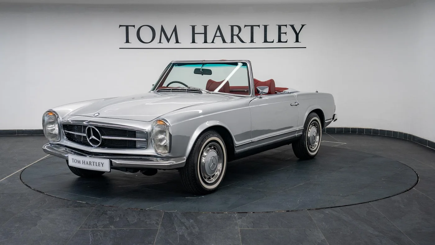 1970 Mercedes-Benz 280 SL Pagoda proposée par un concessionnaire spécialisé à Swadlincote, Royaume-Uni, photo 3 sur 15