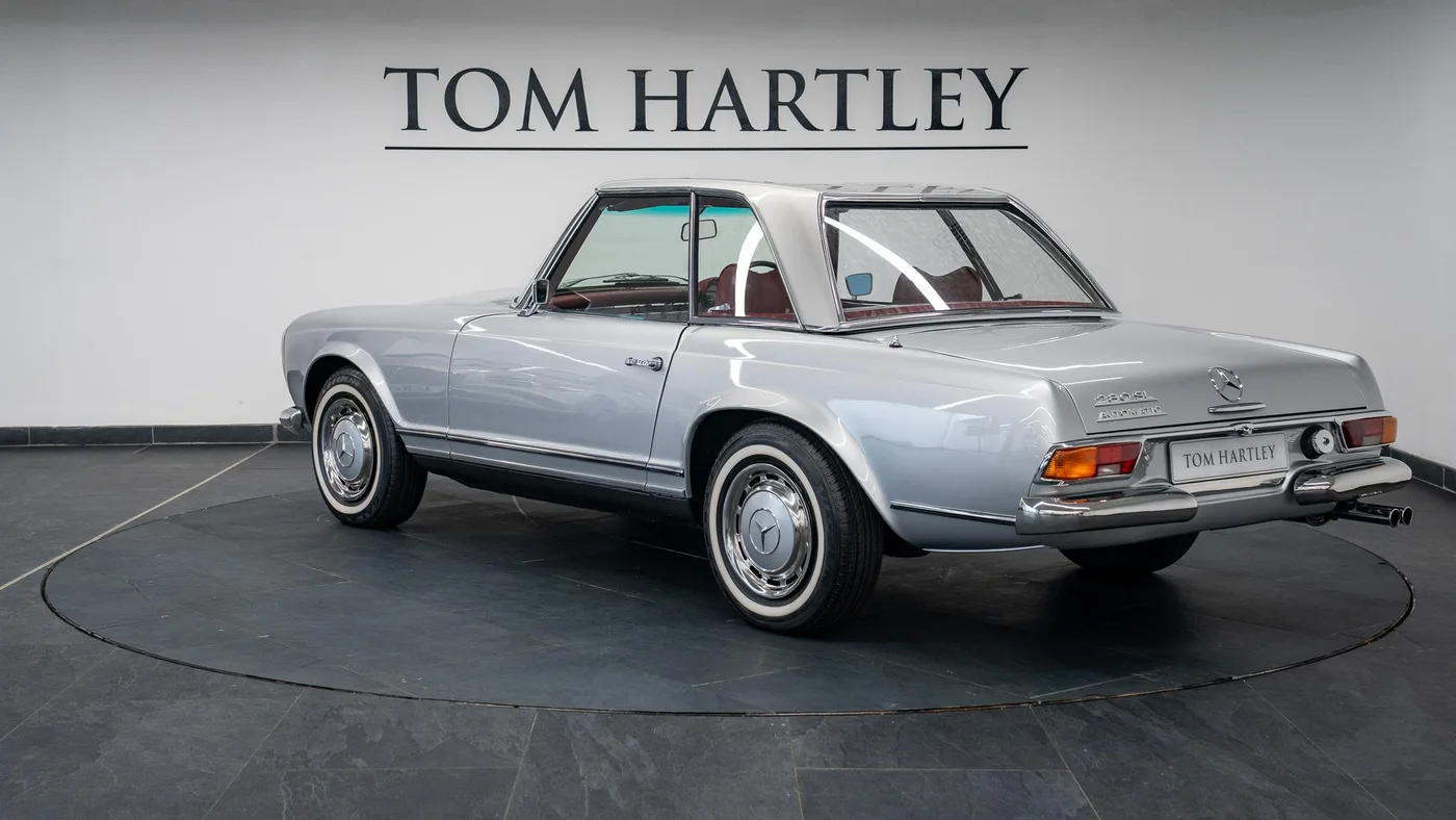 1970 Mercedes-Benz 280 SL Pagoda proposée par un concessionnaire spécialisé à Swadlincote, Royaume-Uni, photo 14 sur 15