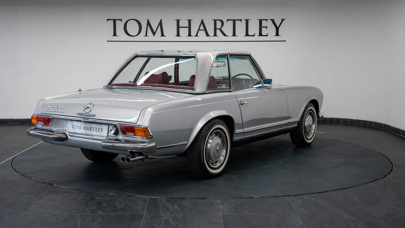 1970 Mercedes-Benz 280 SL Pagoda proposée par un concessionnaire spécialisé à Swadlincote, Royaume-Uni, photo 15 sur 15