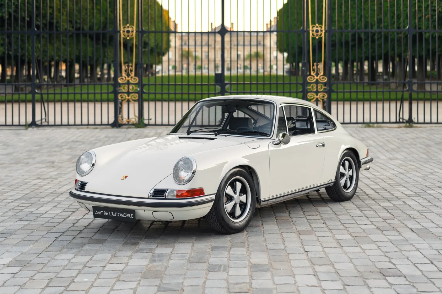 1970 Porsche 911 S 2.2 Coupé proposée par un concessionnaire spécialisé à Paris, France, photo principale
