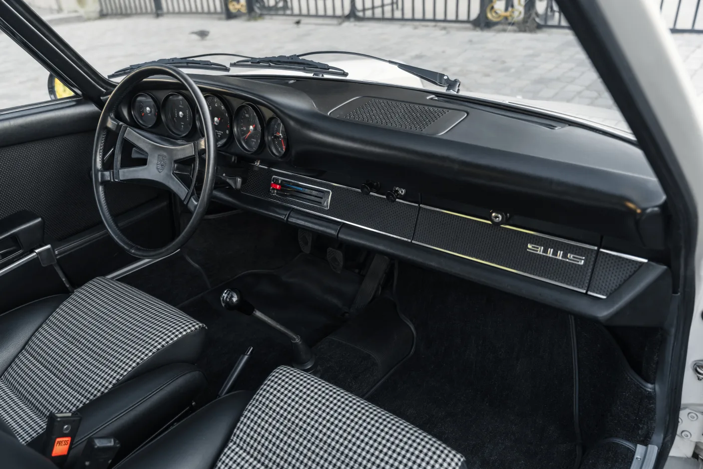 1970 Porsche 911 S 2.2 Coupé, 9/30