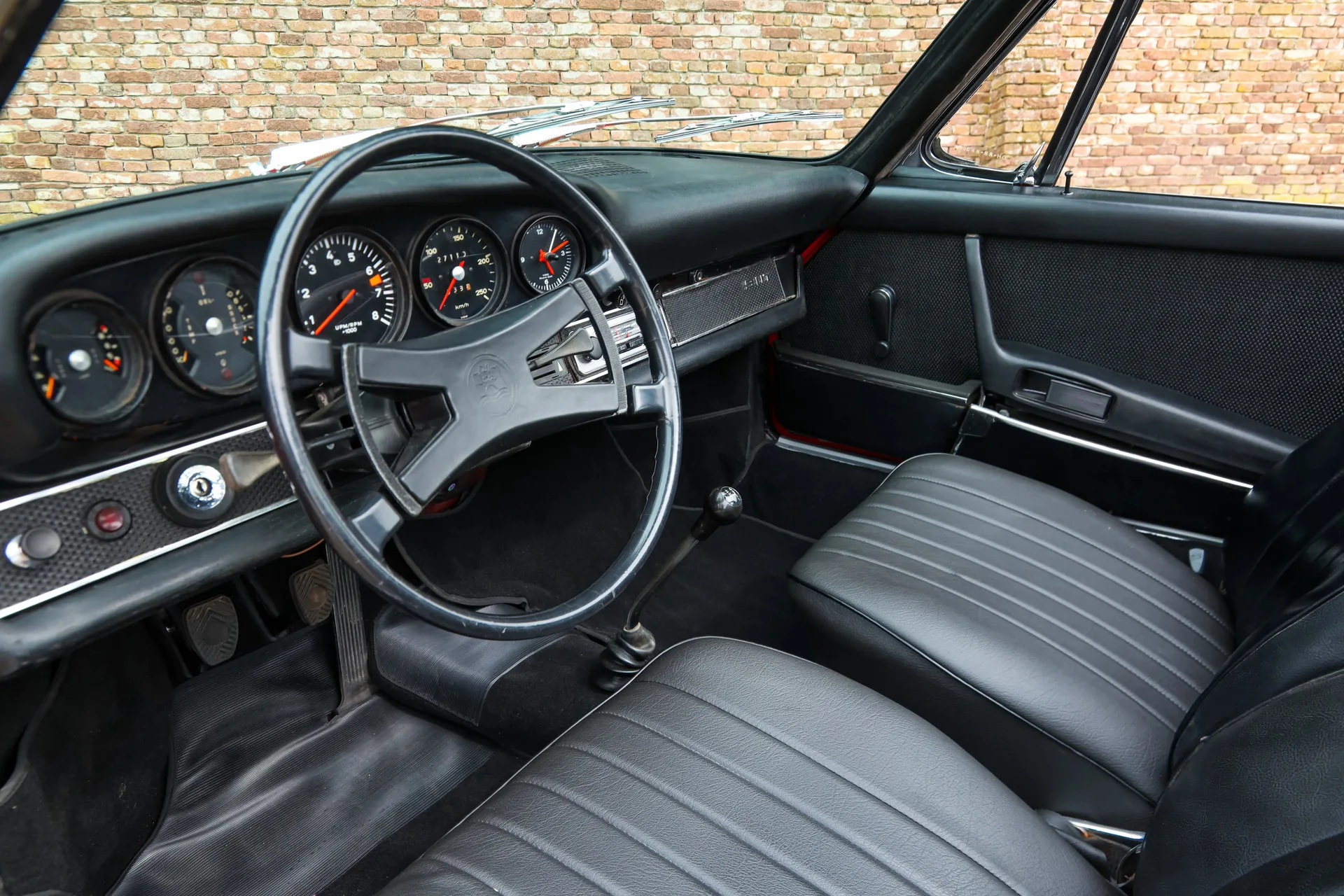 1970 Porsche 911 Targa T 2.2, 3/30