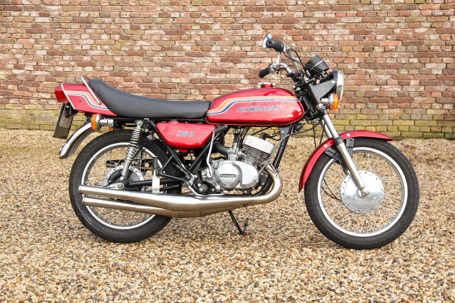 1971 Kawasaki S2 350 Mach II offered by a specialist dealer in Brummen, Netherlands, main photo