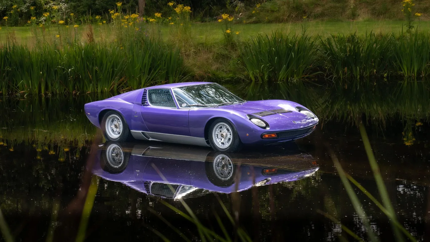 1971 Lamborghini Miura S SV specification offered by a specialist dealer in Swadlincote, United Kingdom, photo 2 of 15
