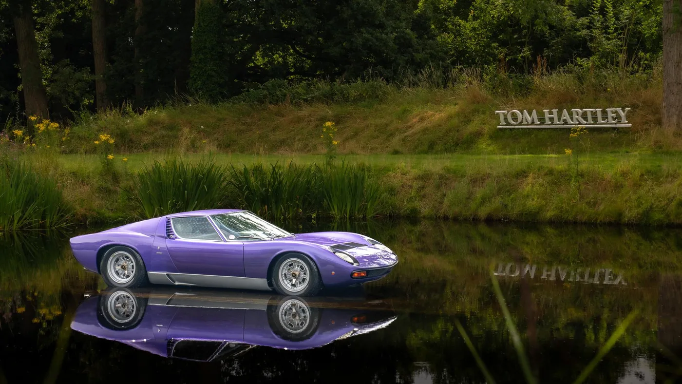 1971 Lamborghini Miura S SV specification offered by a specialist dealer in Swadlincote, United Kingdom, photo 3 of 15