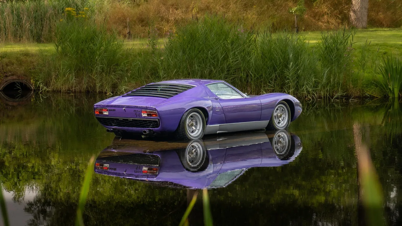 1971 Lamborghini Miura S SV specification offered by a specialist dealer in Swadlincote, United Kingdom, photo 6 of 15