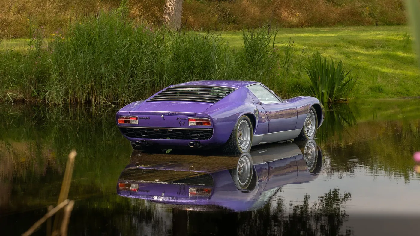 1971 Lamborghini Miura S SV specification offered by a specialist dealer in Swadlincote, United Kingdom, photo 7 of 15