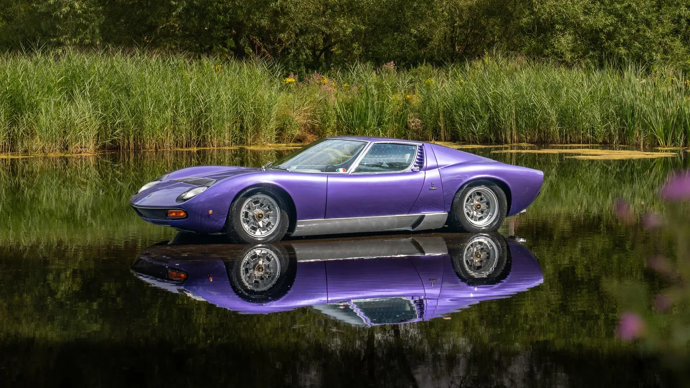 1971 Lamborghini Miura S SV specification offered by a specialist dealer in Swadlincote, United Kingdom, photo 9 of 15