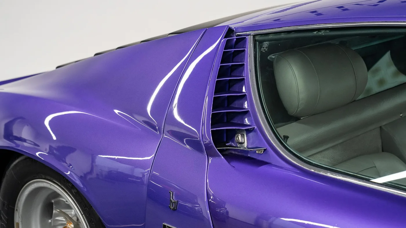 1971 Lamborghini Miura S SV specification offered by a specialist dealer in Swadlincote, United Kingdom, photo 14 of 15