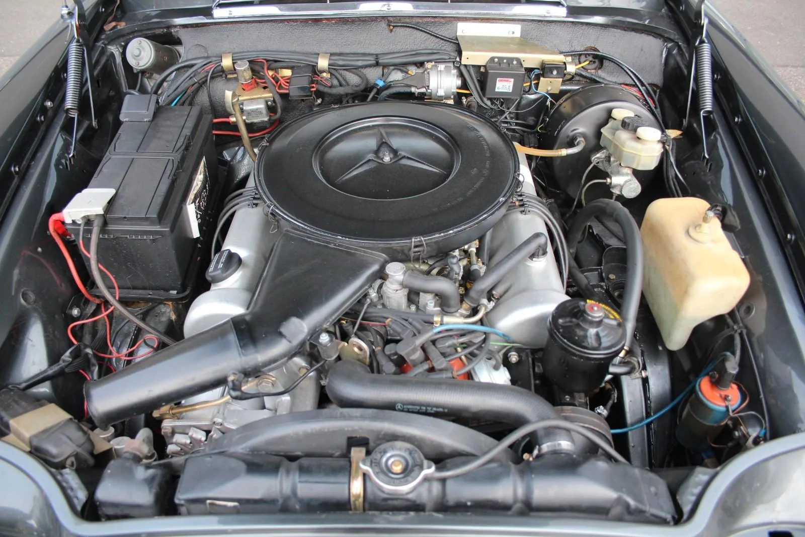 1971 Mercedes-Benz 280 SE 3.5 Cabriolet, 4/25