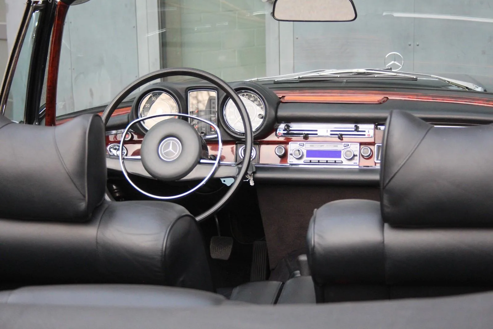 1971 Mercedes-Benz 280 SE 3.5 Cabriolet, 15/25