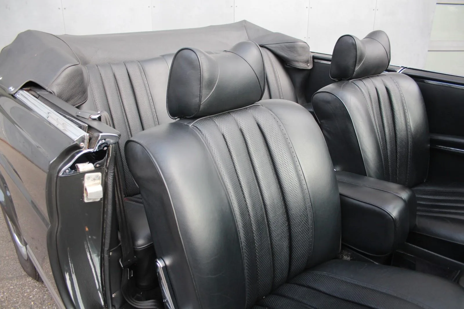 1971 Mercedes-Benz 280 SE 3.5 Cabriolet, 16/25