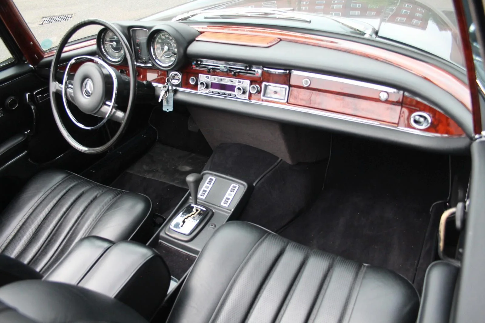1971 Mercedes-Benz 280 SE 3.5 Cabriolet, 18/25
