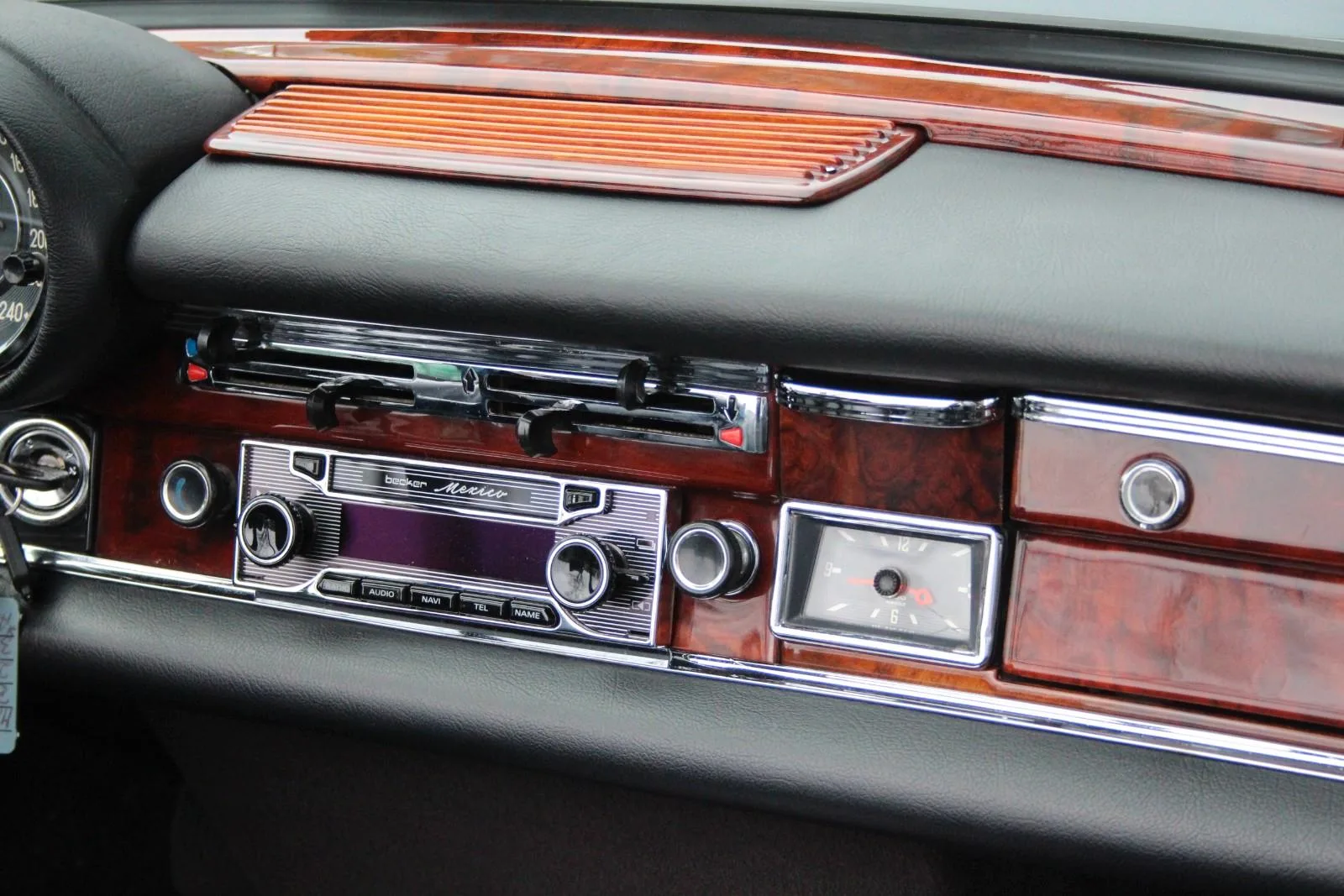 1971 Mercedes-Benz 280 SE 3.5 Cabriolet, 20/25