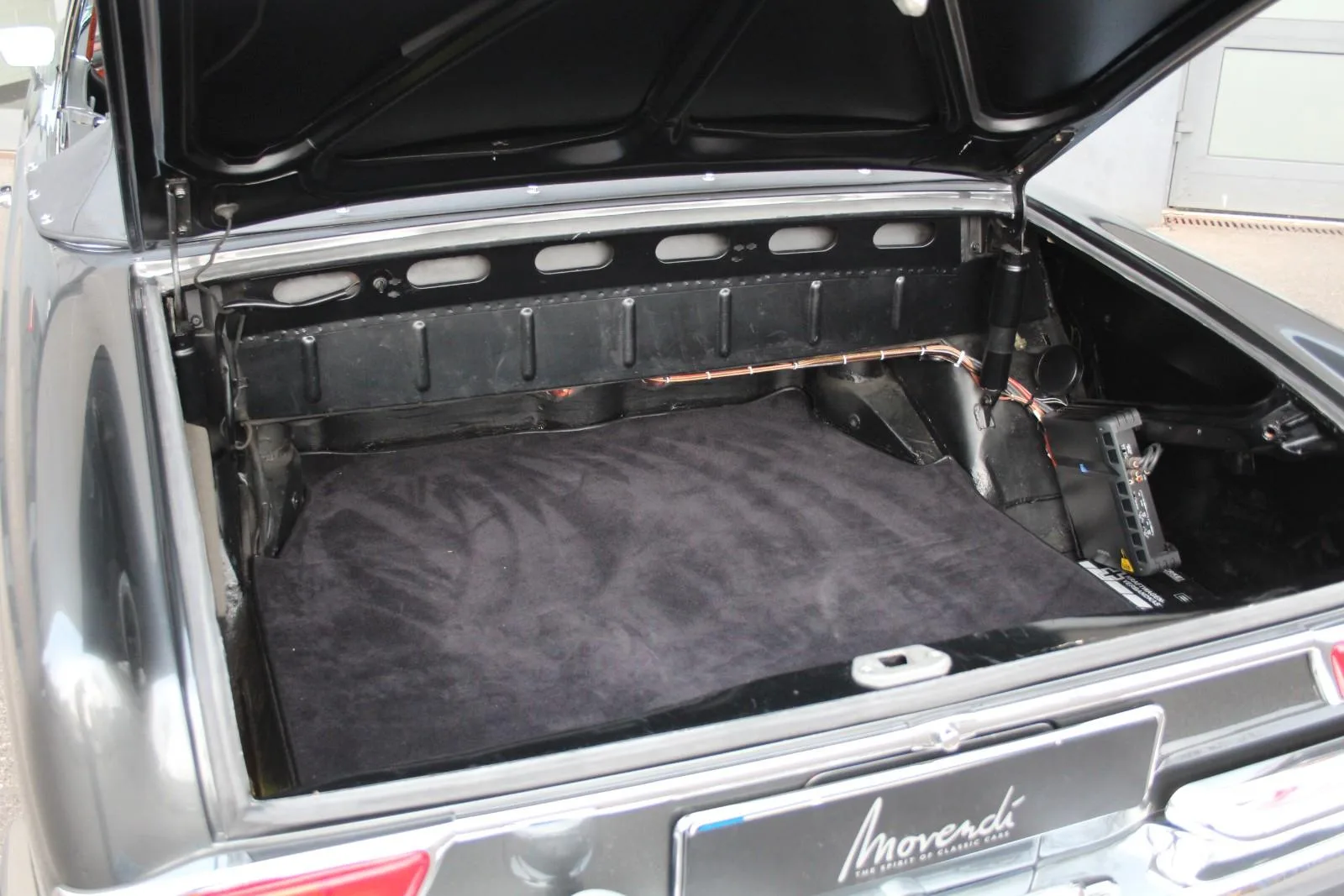 1971 Mercedes-Benz 280 SE 3.5 Cabriolet, 24/25