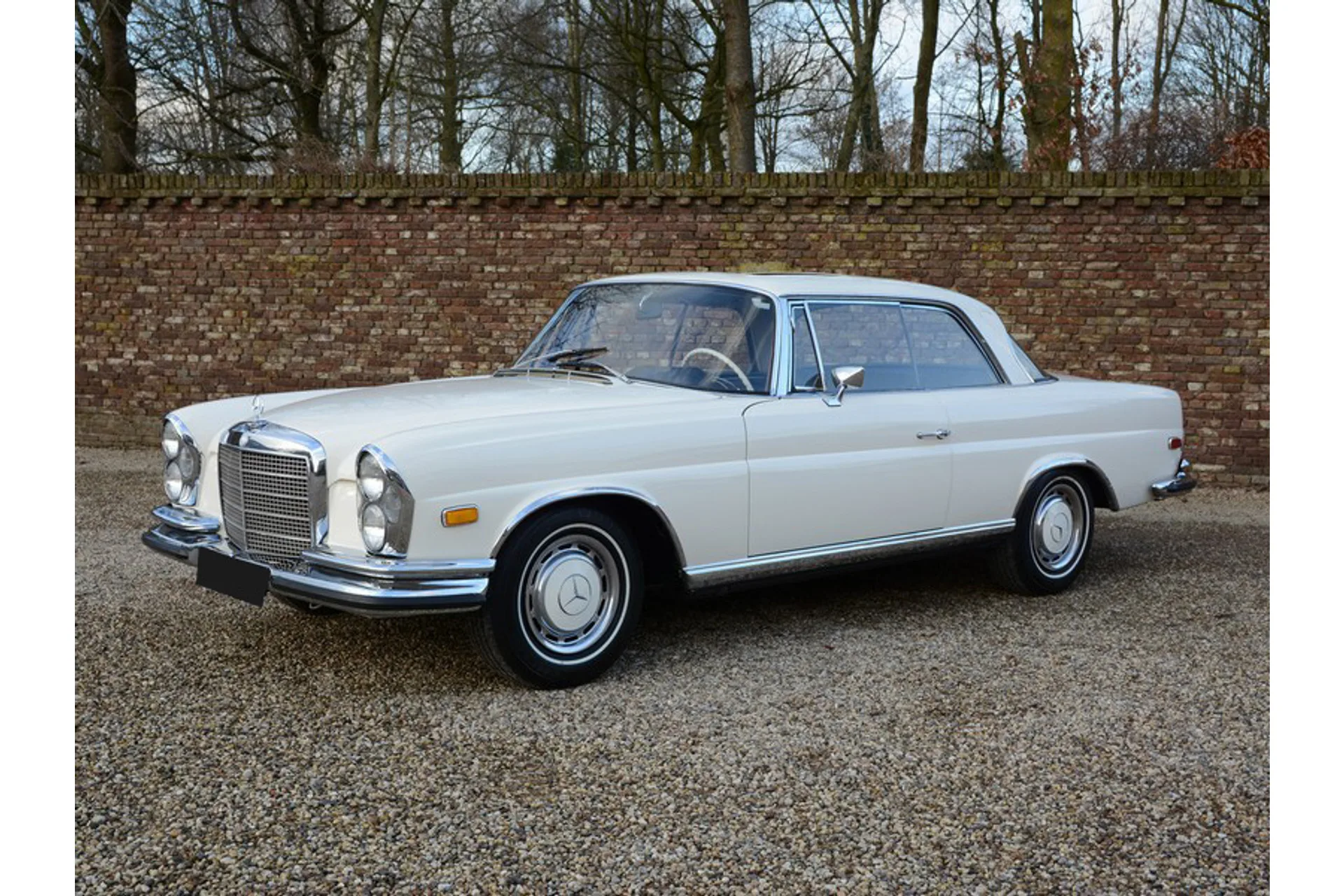 1971 Mercedes-Benz 280 SE 3.5 Coupé offered by a specialist dealer in Brummen, Netherlands, main photo