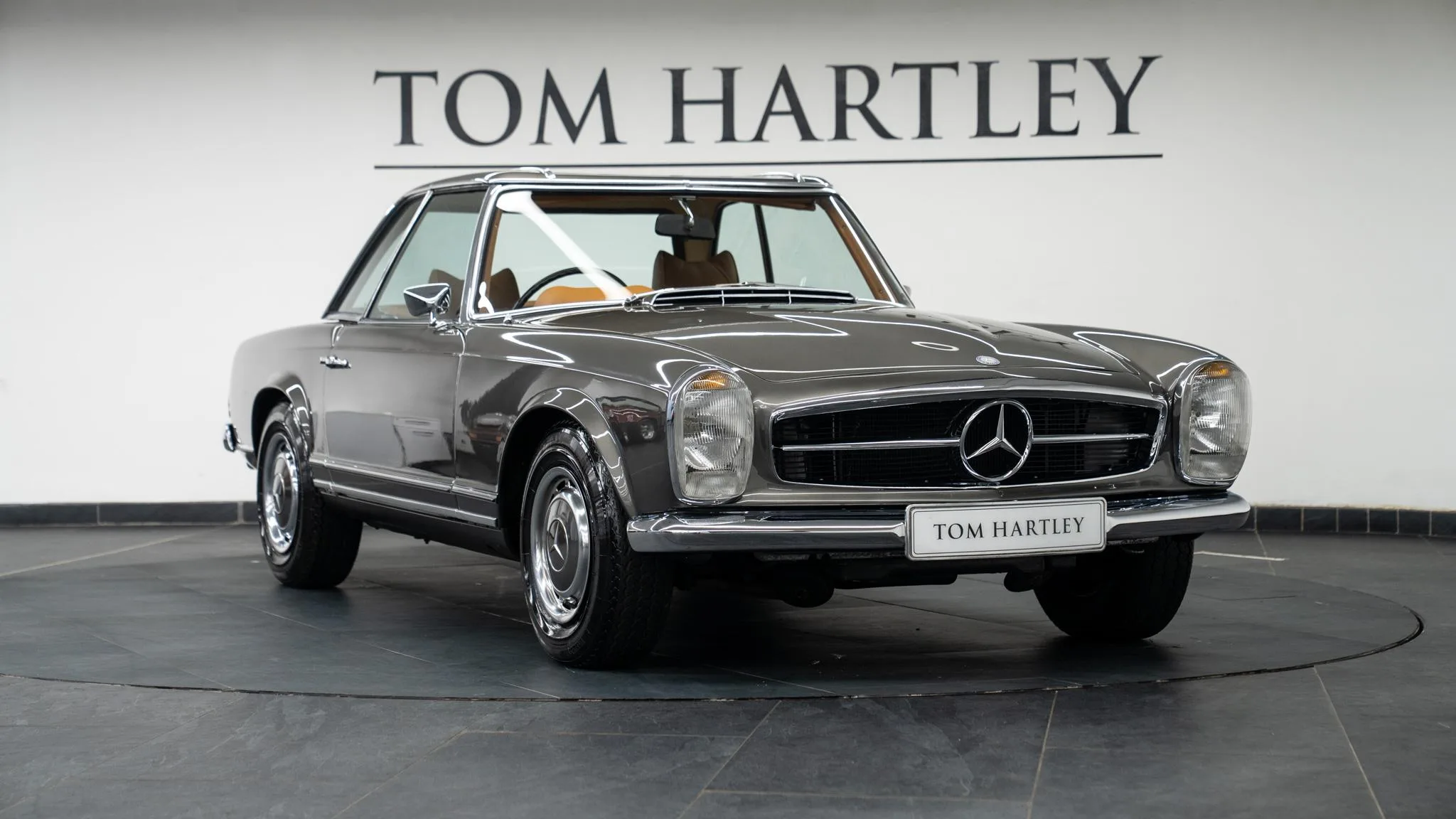 1971 Mercedes-Benz 280 SL Pagode Automatic offered by a specialist dealer in Swadlincote, United Kingdom, main photo