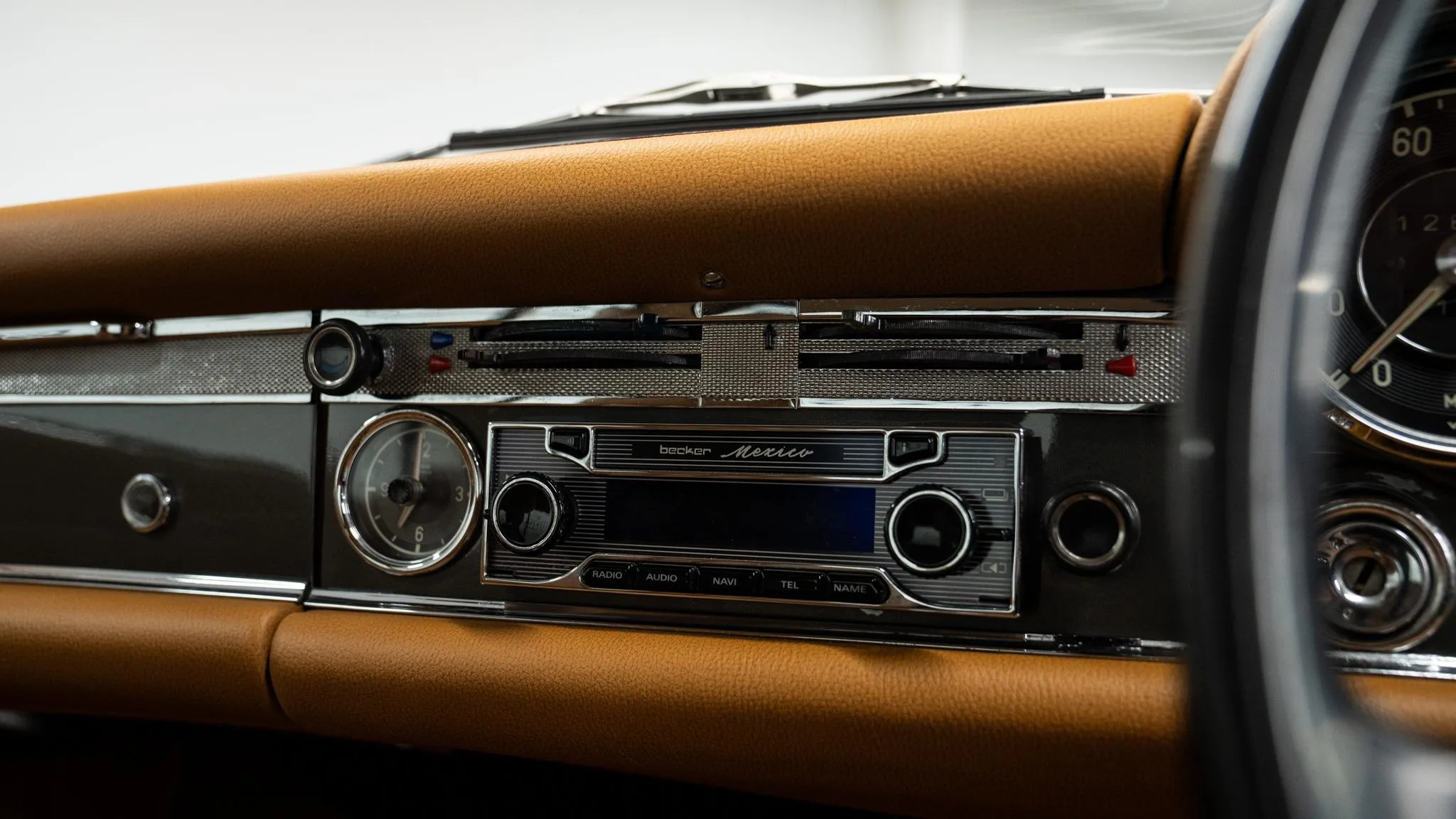 1971 Mercedes-Benz 280 SL Pagode Automatic, 22/23