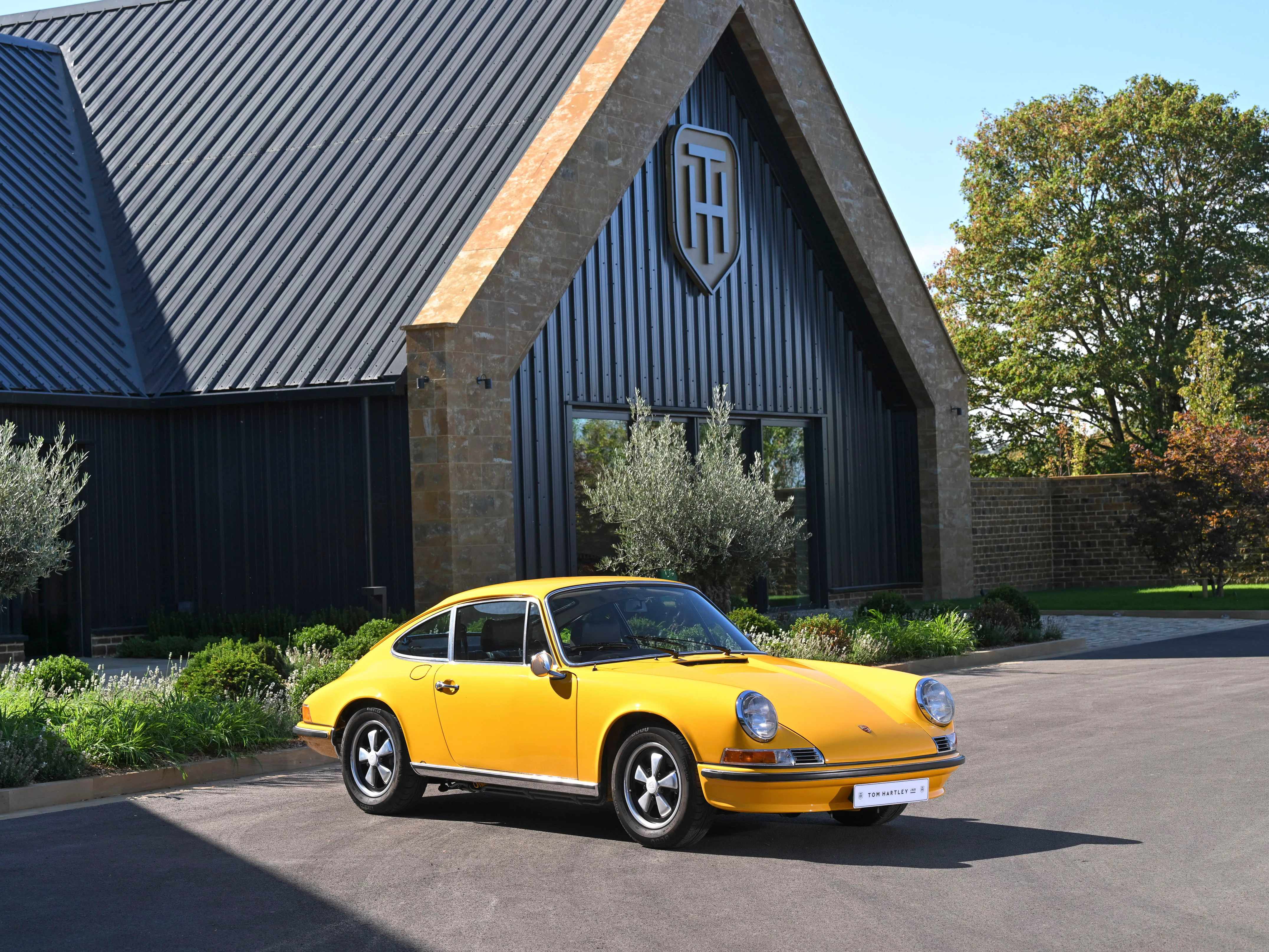 1971 Porsche 911 S 2.4 proposée par un concessionnaire spécialisé à Hook Norton, Royaume-Uni, photo principale