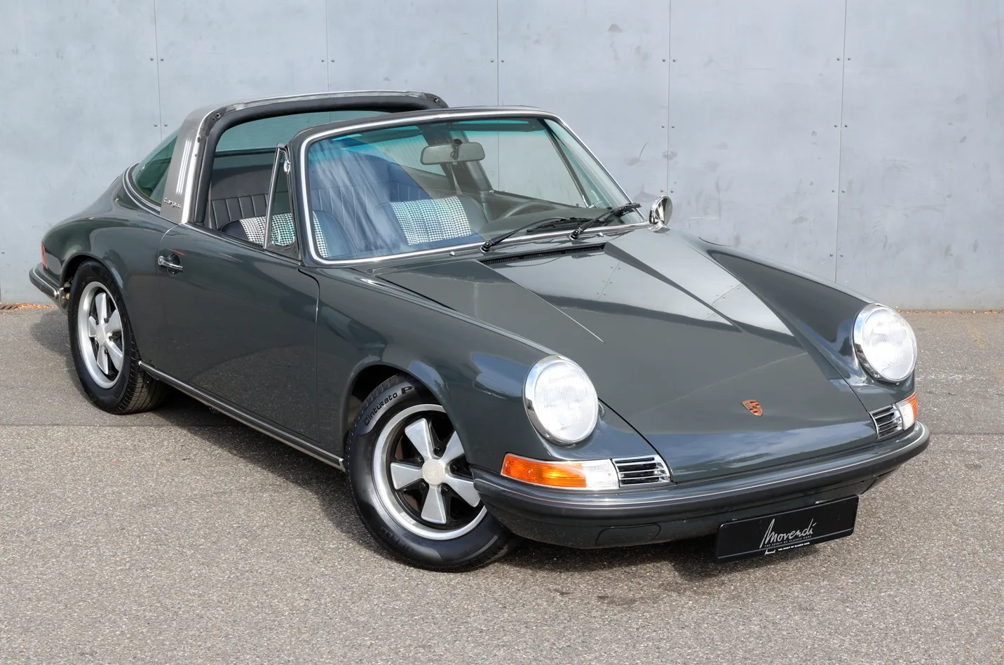 1971 Porsche 911 S Targa offered by a specialist dealer in Düsseldorf, Germany, main photo