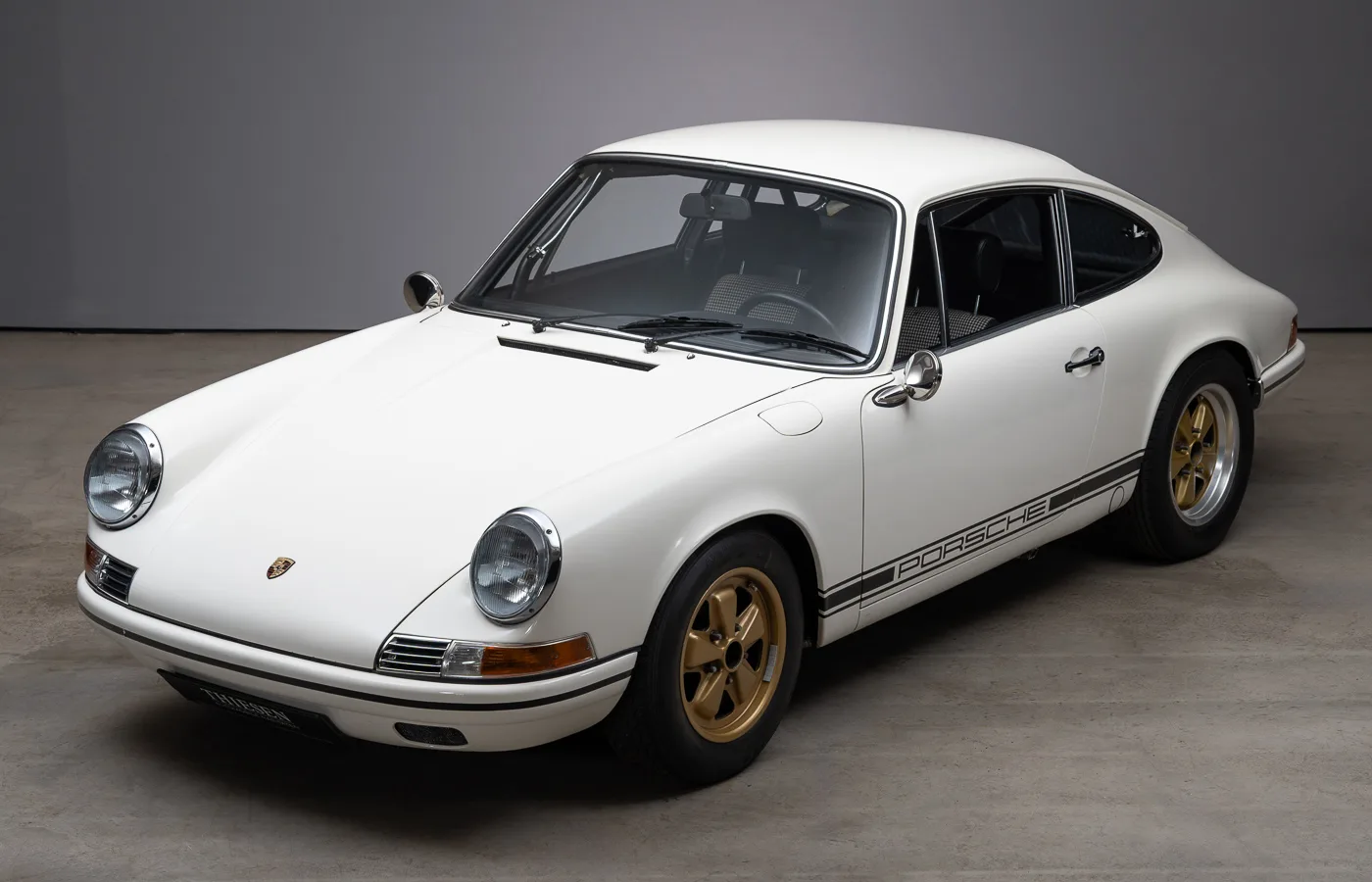 1971 Porsche 911 T 2.2 Outlaw 3.4 offered by a specialist dealer in Hamburg, Germany, main photo