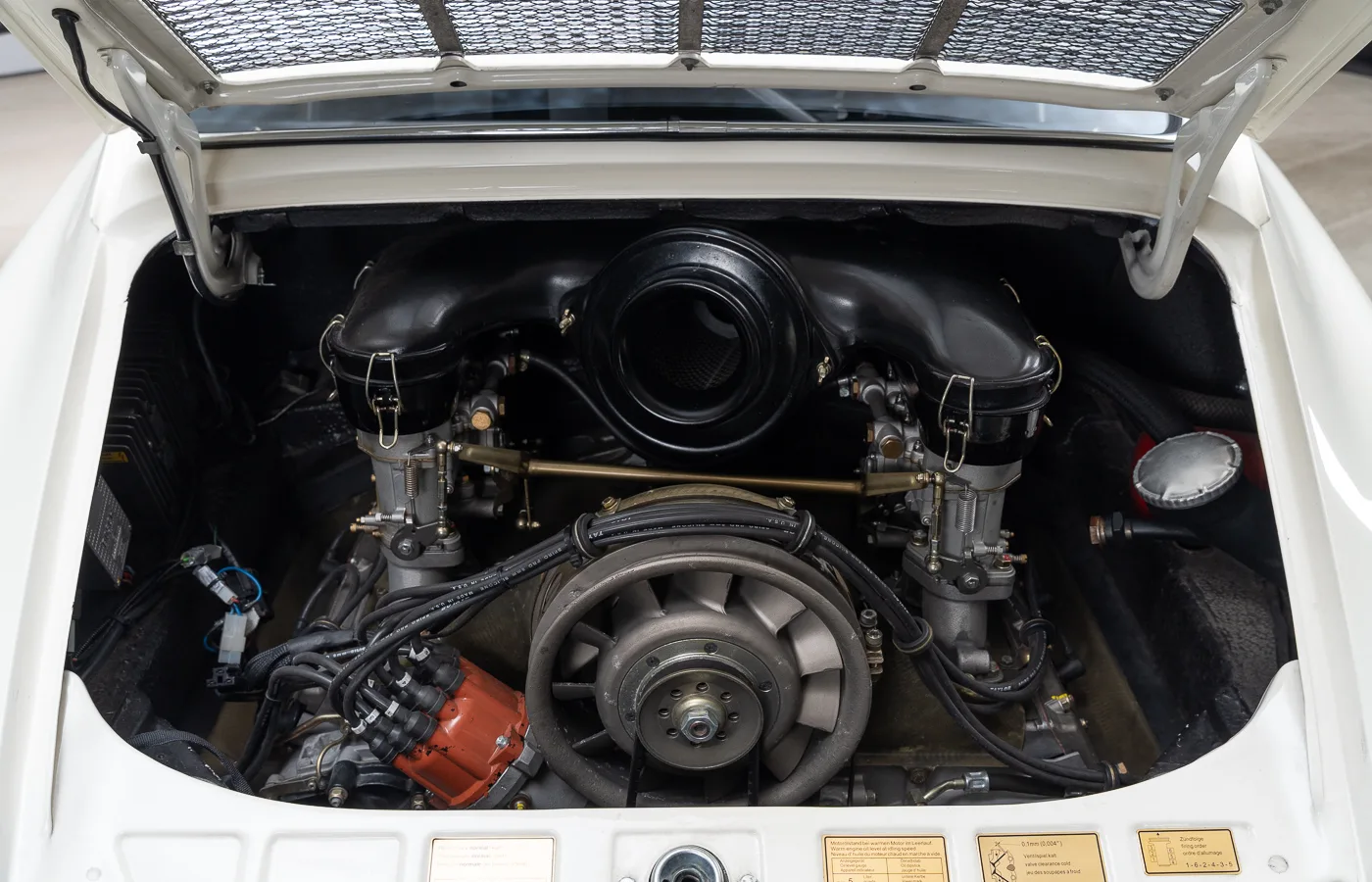 1971 Porsche 911 T 2.2 Outlaw 3.4, 25/26