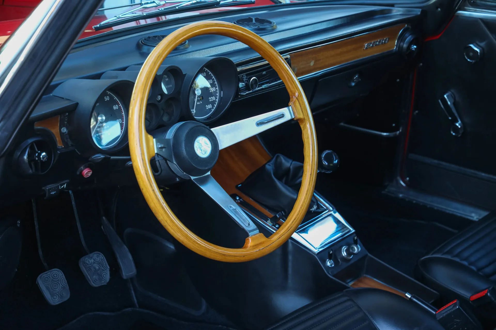 1972 Alfa Romeo 2000 GTV Bertone, 3/30