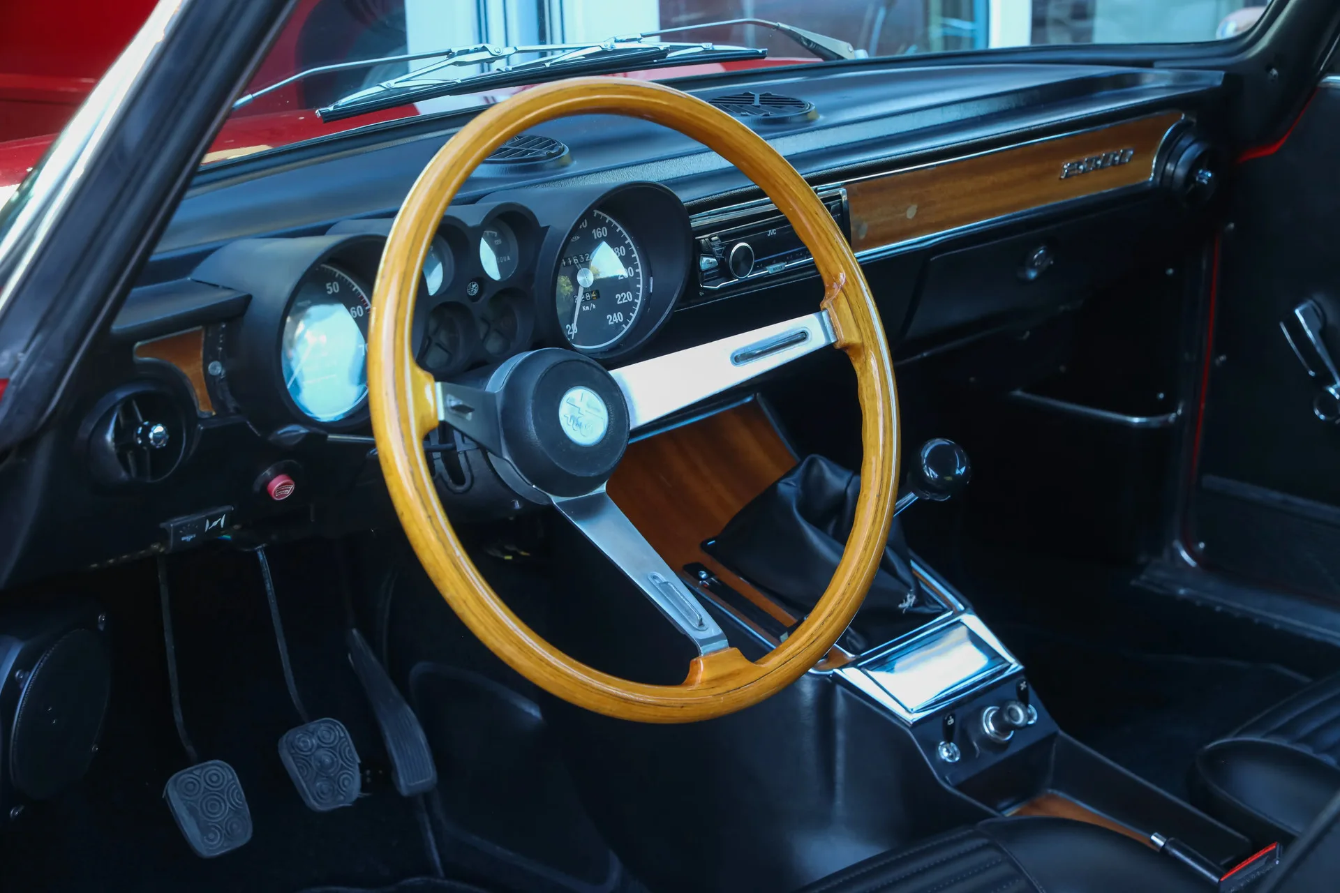 1972 Alfa Romeo 2000 GTV Bertone, 29/30