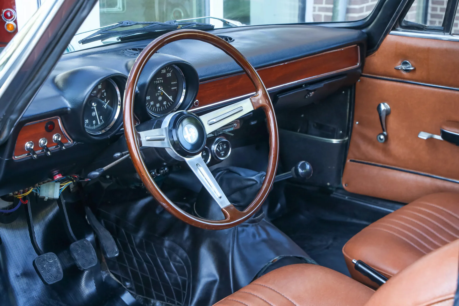 1972 Alfa Romeo GT 1300 Junior Bertone, 3/30